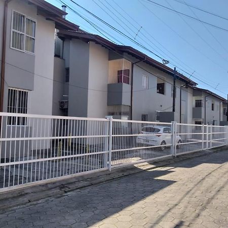 Apartamento Ubatuba - Praia Grande - 250M Da Praia Kültér fotó