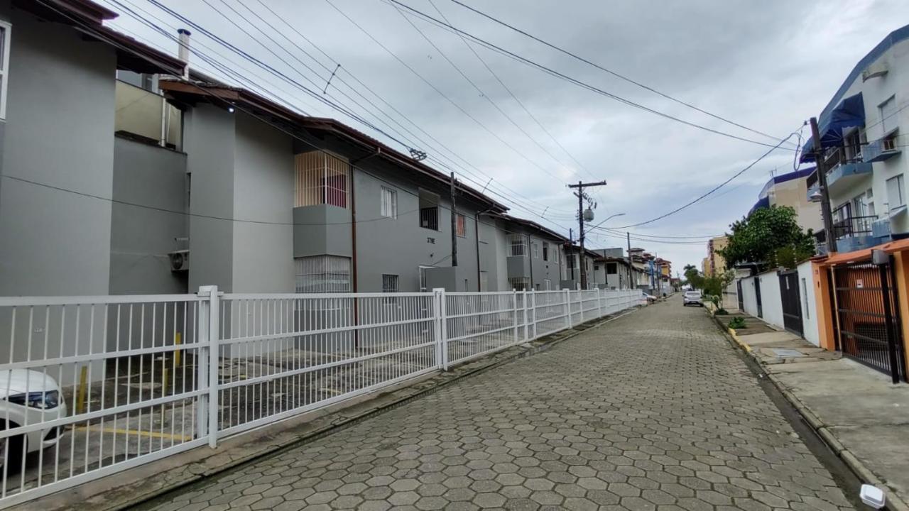 Apartamento Ubatuba - Praia Grande - 250M Da Praia Kültér fotó