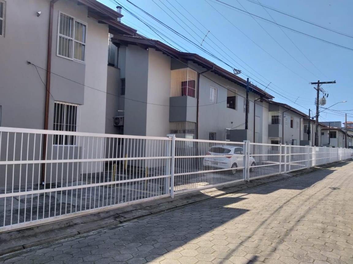 Apartamento Ubatuba - Praia Grande - 250M Da Praia Kültér fotó
